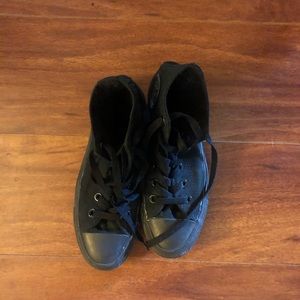 All black converse women’s hi tops 5.5